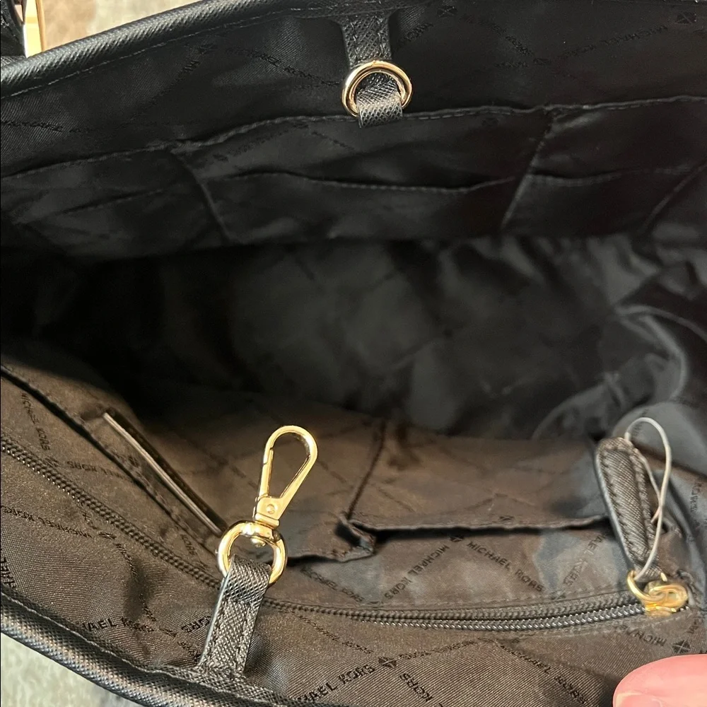 Michael Kors tote bag, black, pre-loved condition!